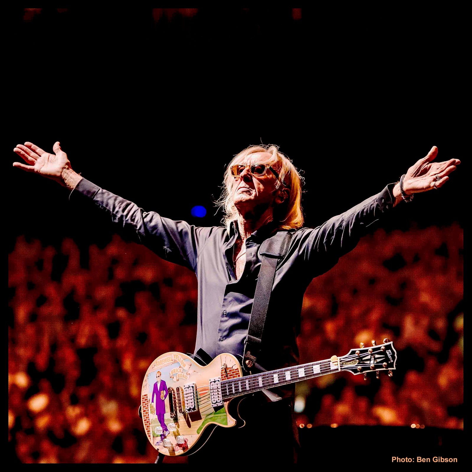 Davey Johnstone wearing the Slinger Straps Comfort Stretch elastic guitar strap on stage